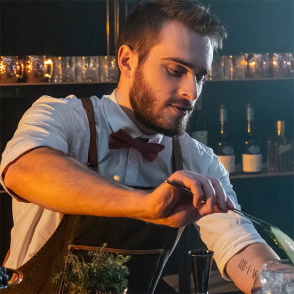 Alex, barman mixologue